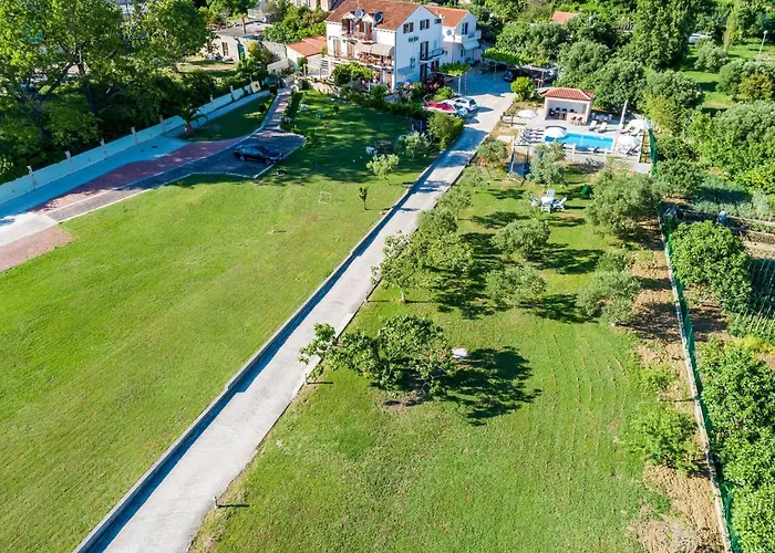 Апартаменты Mali Paradiso - One Bedroom With Terrace And Pool View A3 *